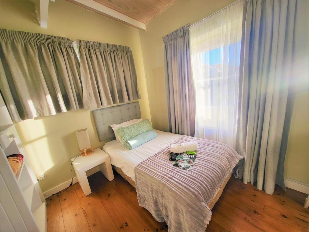 Point Village Guest House Mossel Bay Exteriör bild