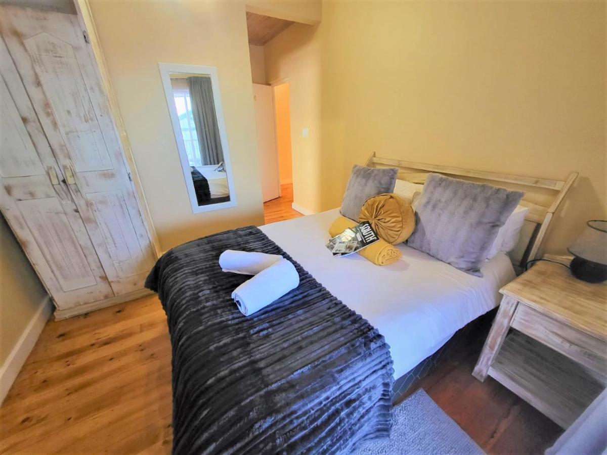 Point Village Guest House Mossel Bay Exteriör bild