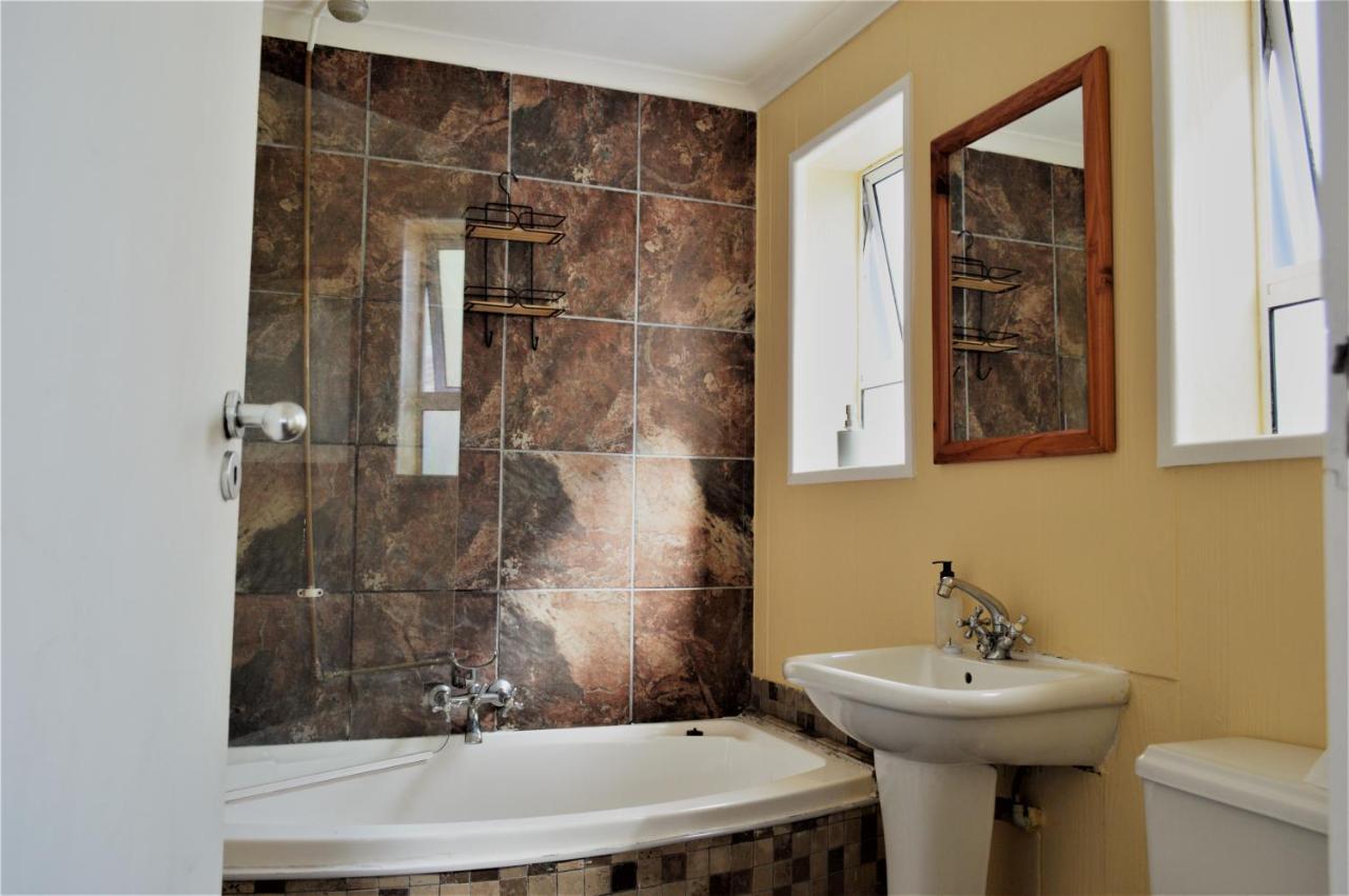 Point Village Guest House Mossel Bay Exteriör bild