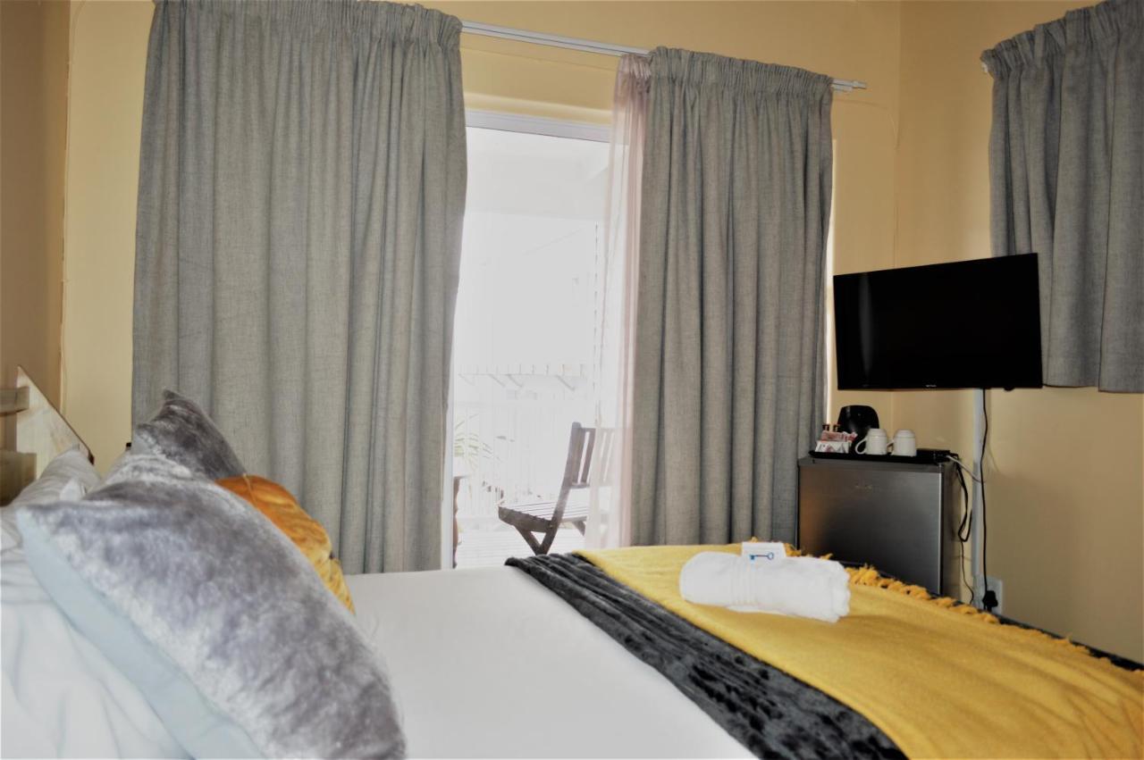 Point Village Guest House Mossel Bay Exteriör bild